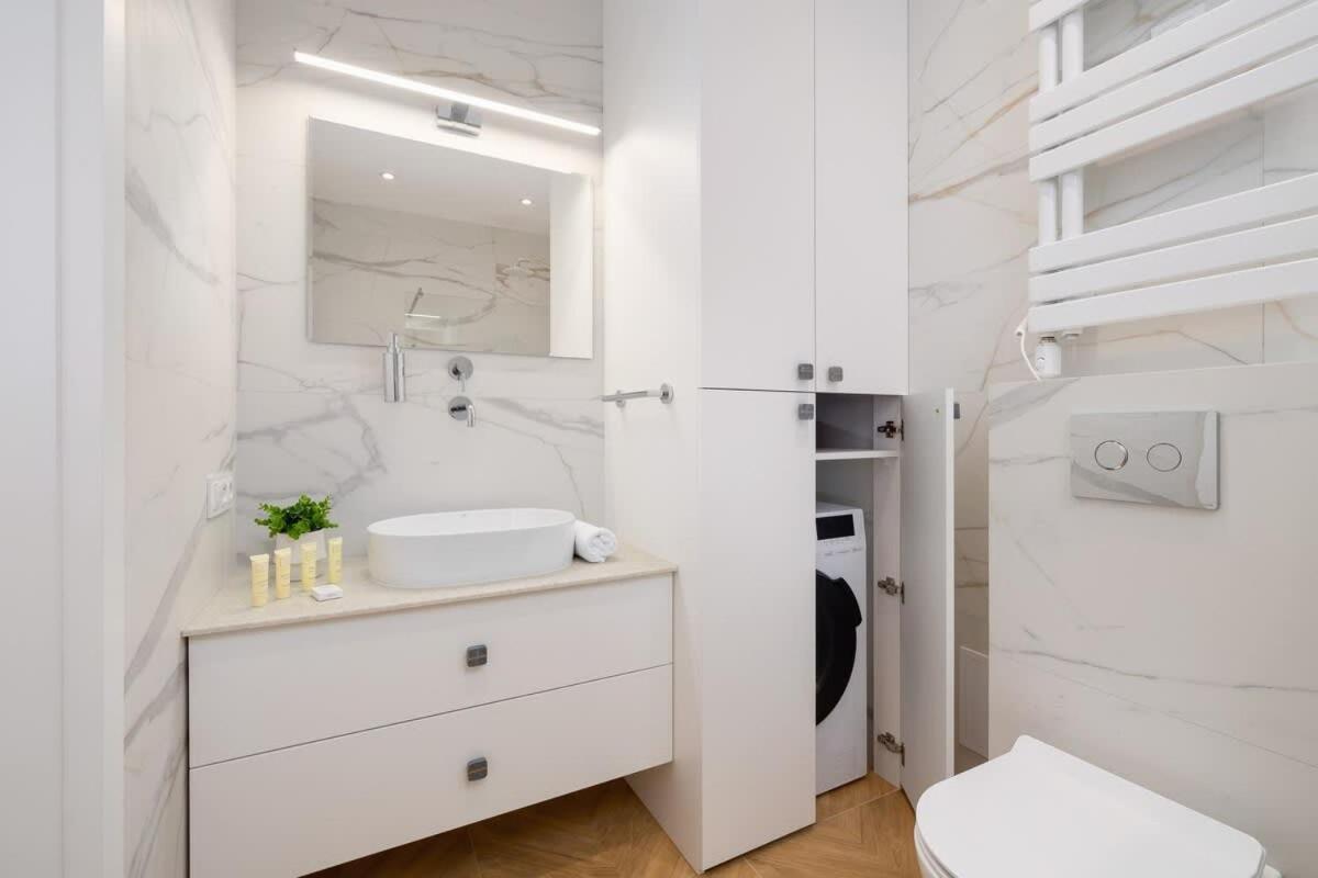 Apartment Warszauera Z Klimatyzacja Na Krakowskim Kazimierzu By Renters Krakau