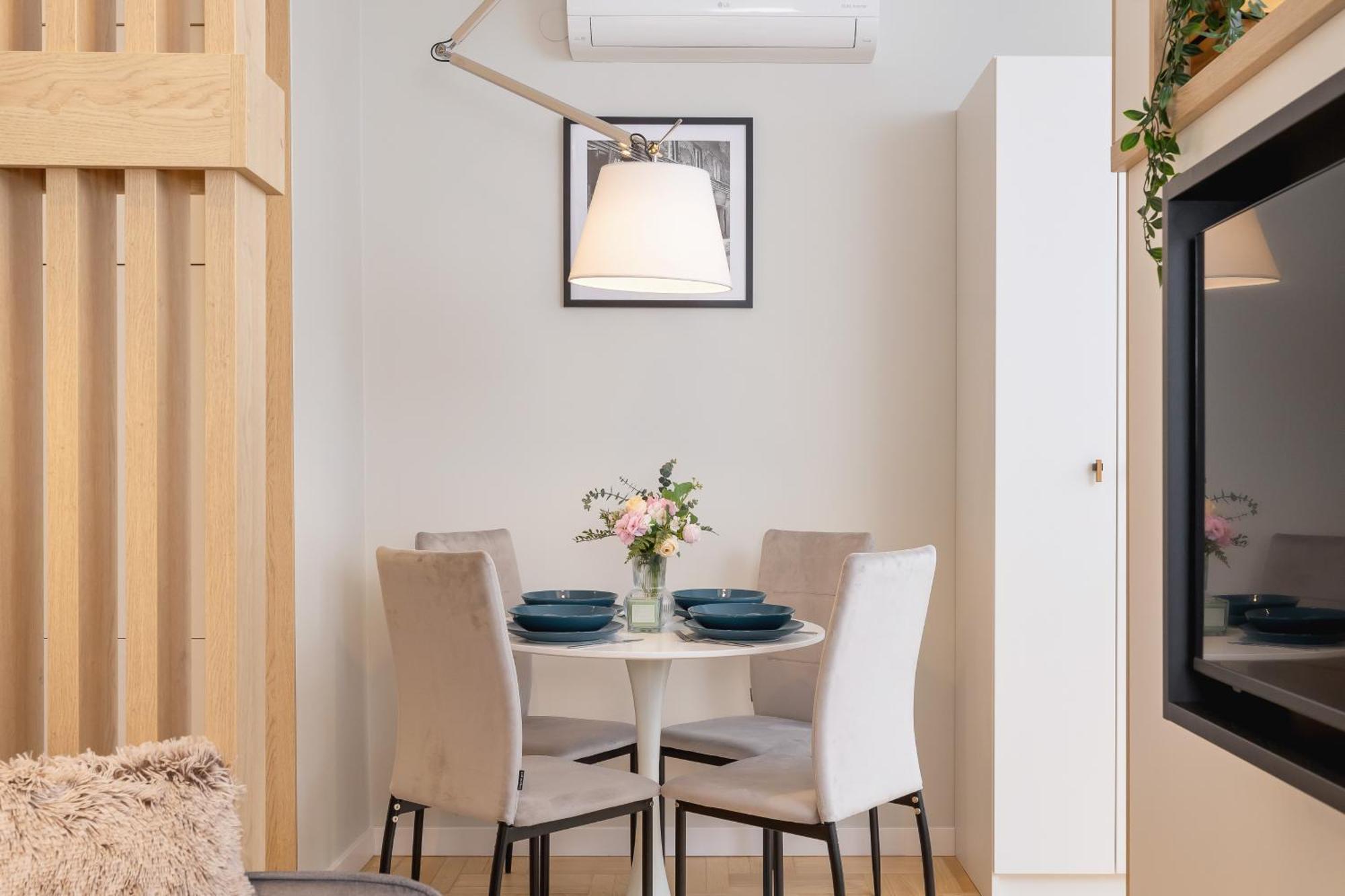 Warszauera Z Klimatyzacja Na Krakowskim Kazimierzu By Renters Apartament